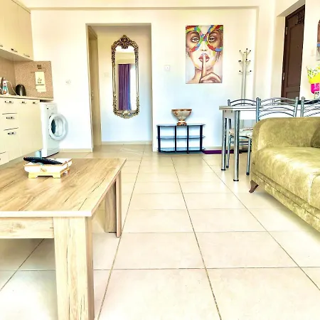 Royal Sun Netflix Residence, Long Design - No Utility Expenses! Apartment *